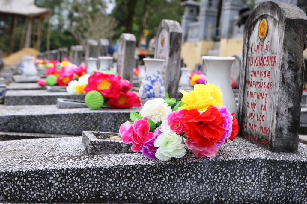 ຊາວໜຸ່ມແຂວງກວາງຈີ້ ຕອບບຸນແທນຄຸນບັນດານັກຮົບທີ່ເສຍສະຫຼະຊີວິດເພື່ອຊາດ